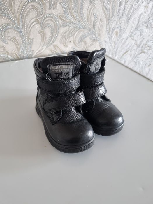 Продам детский ботинка