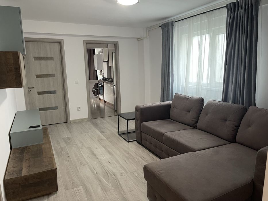 Inchiriez apartament 3 camere 450€