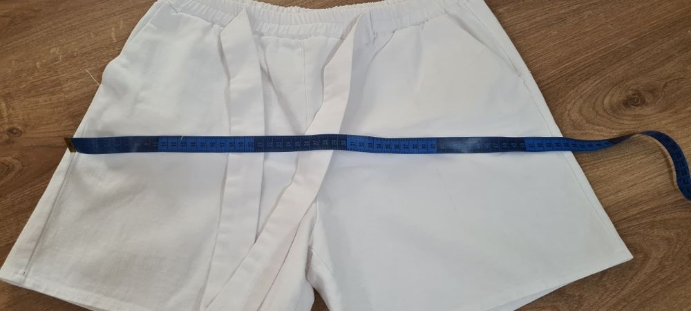 Шорты  белые женские  50р