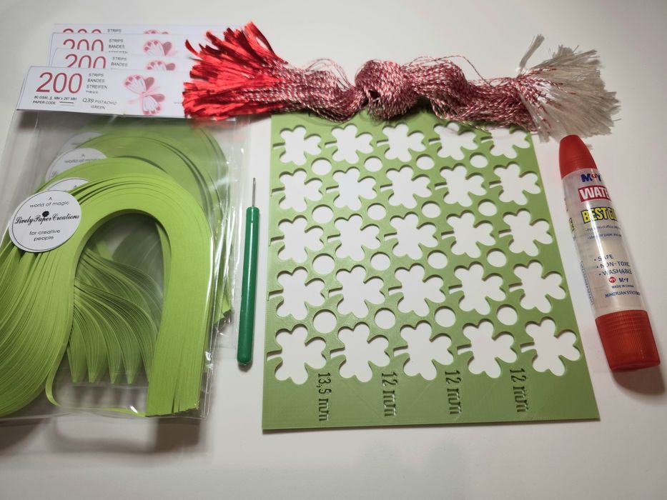 Set confectionat 100 martisoare quilling trifoi norocos