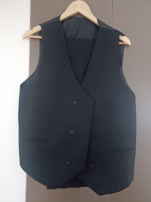 Vând costum bărbați