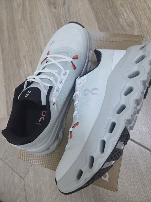 Продам кроссовки