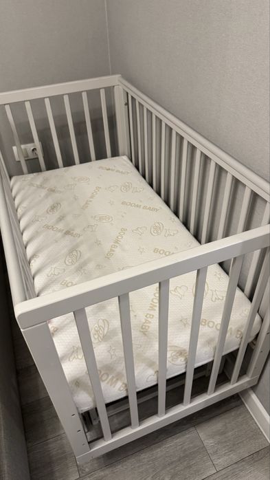 Манеж-кровать с матрасом