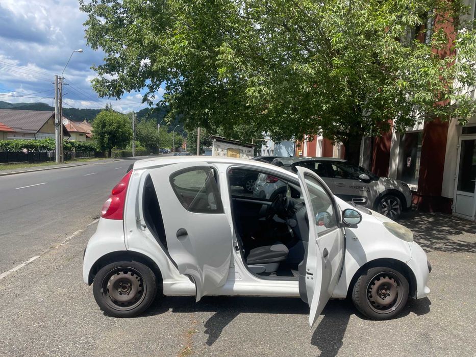 PEUGEOT 107
