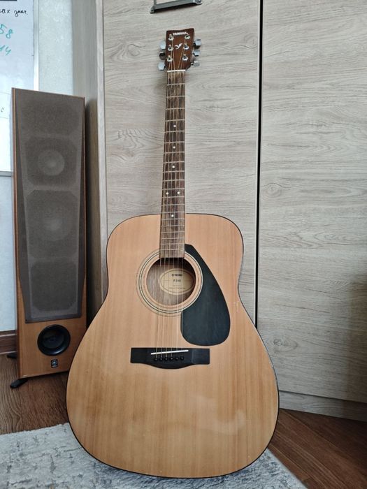 Аккустическая гитара Yamaha