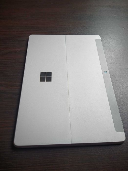 Лаптоп-Таблет Surface Go 2 + Стъклен протектор + клавиатура.