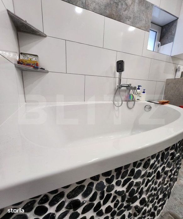 Casa cu 3 camere, 2 bucatarii, Teren de 1000 mp, zona Unirii