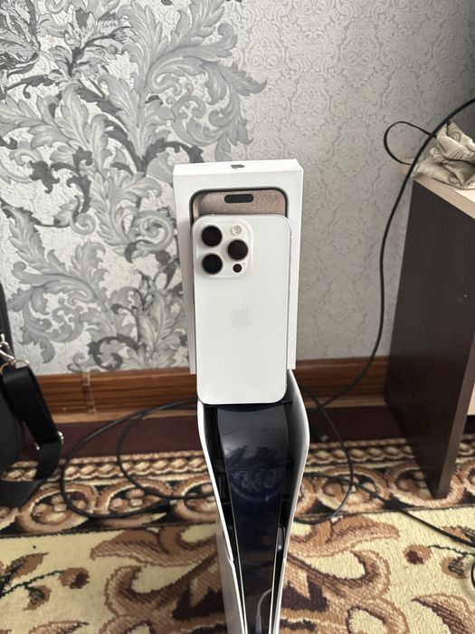 Iphone 15 pro белый титан