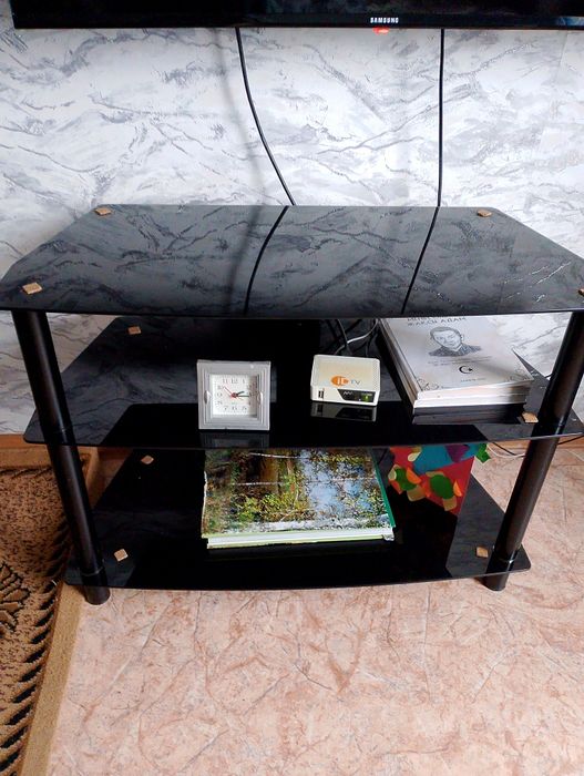 Продам тумбочку под телевизор,недорого