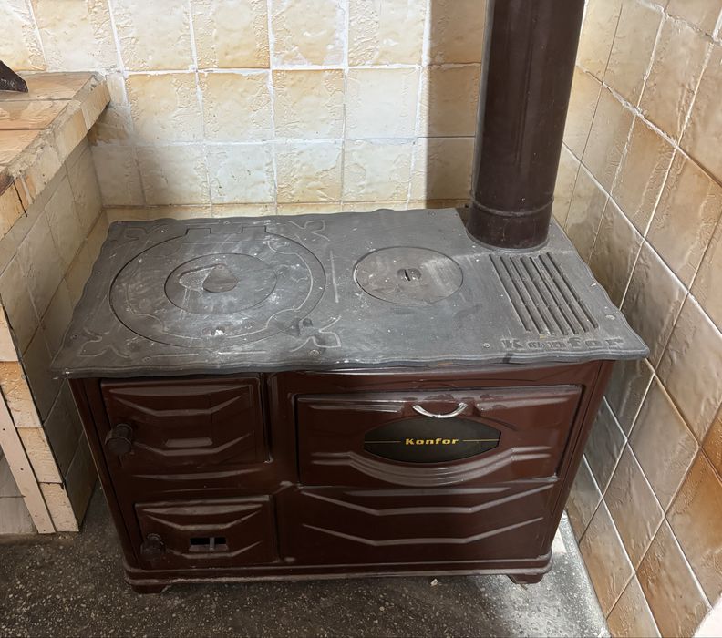 Готварска печка на твърдо гориво Konfor
