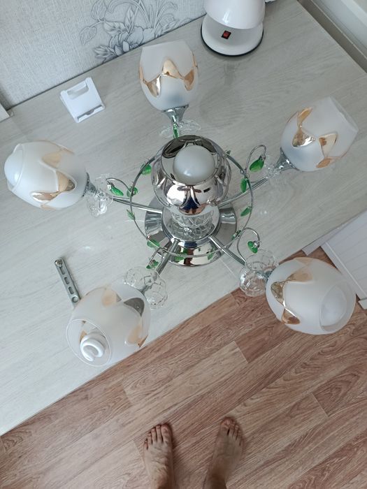 Продам   люстры.