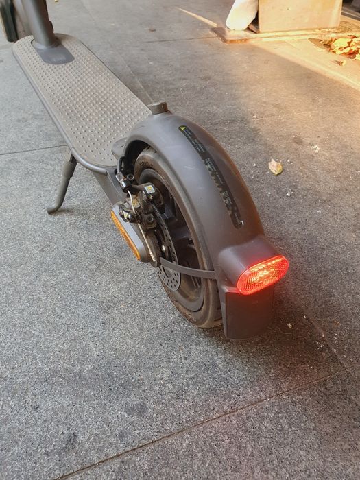 Vand Trotineta electrica noua Xiaomi M365 25km/h + încărcător