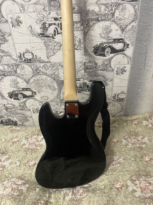 Бас гитара хорошая