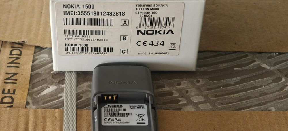 Nokia 1600 la cutie cu accesorii