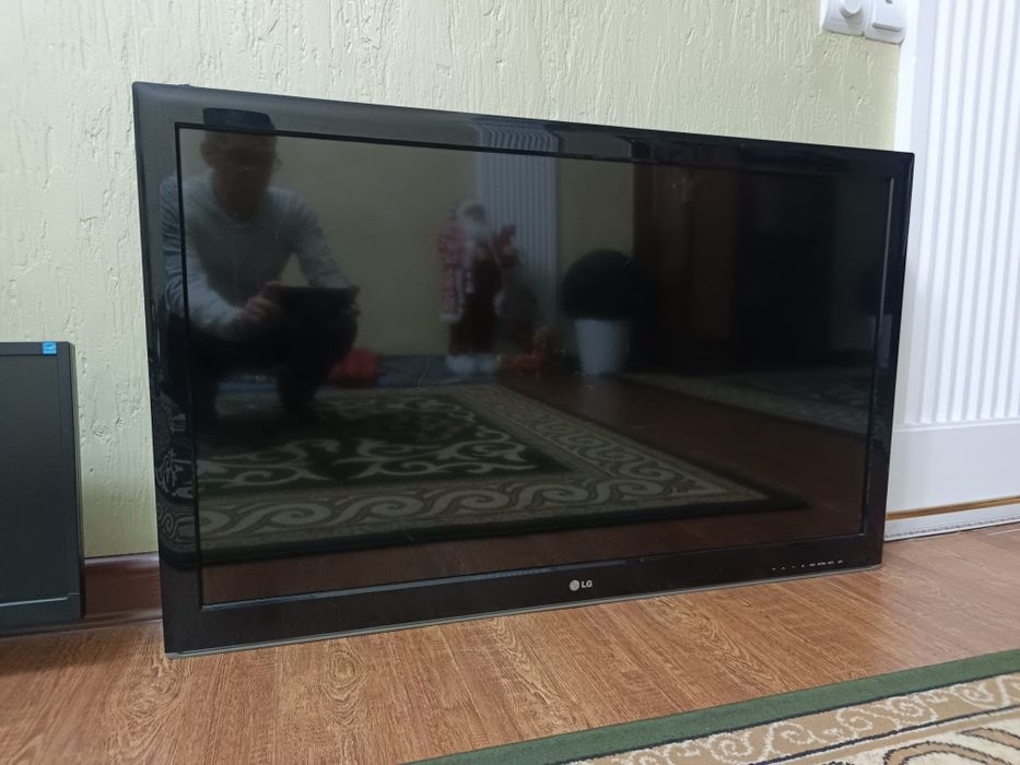 Проодам телевизор LG