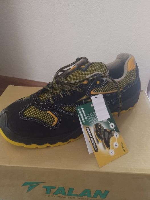 Продается спец обувь