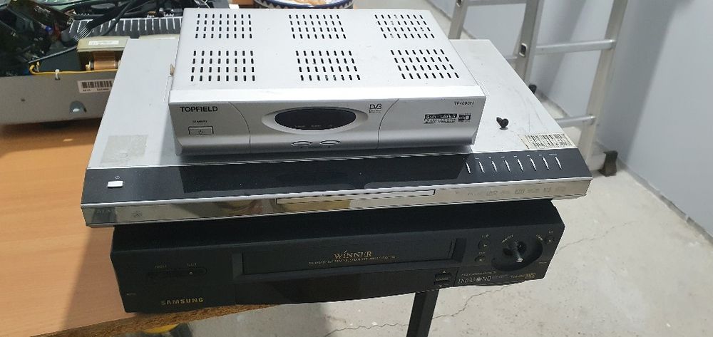 Видеомагнитофон Samsung, dvd плеео paragon, тюнер topfield