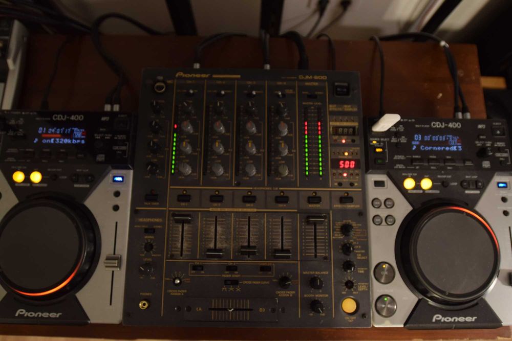 doua CDJ400 un DJM600 plus Flightcase