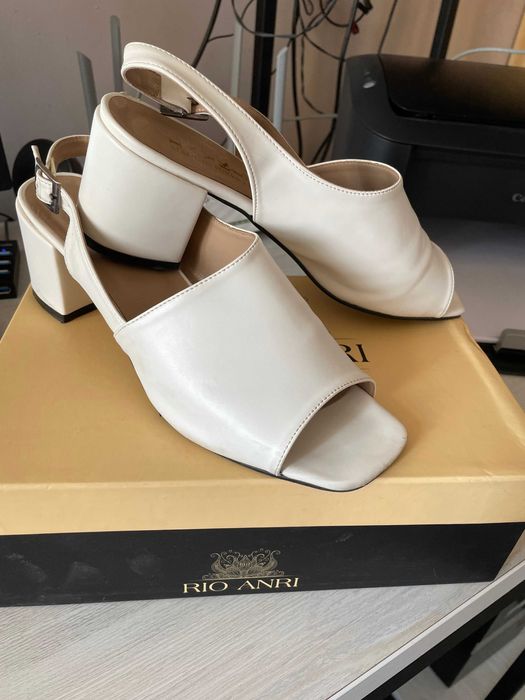 Женская обувь, кожаная 40 размер.