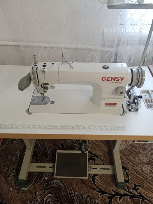 Швейная машина и оверлог