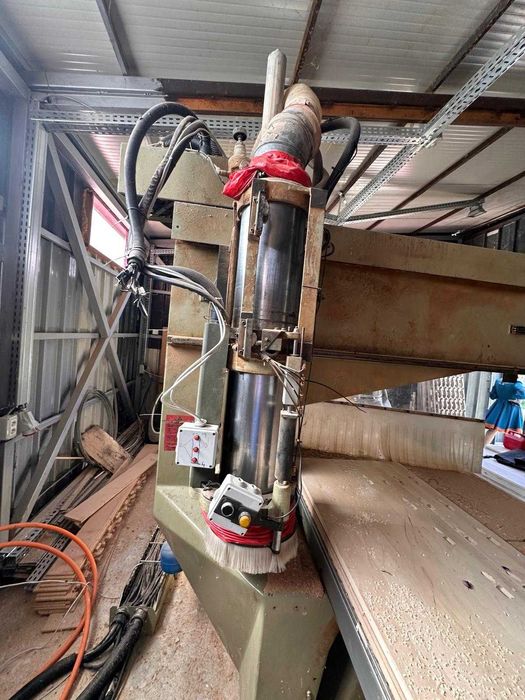 CNC pentru lemn SCM RECORD 2 modernizat functioneaza cu MACH 3