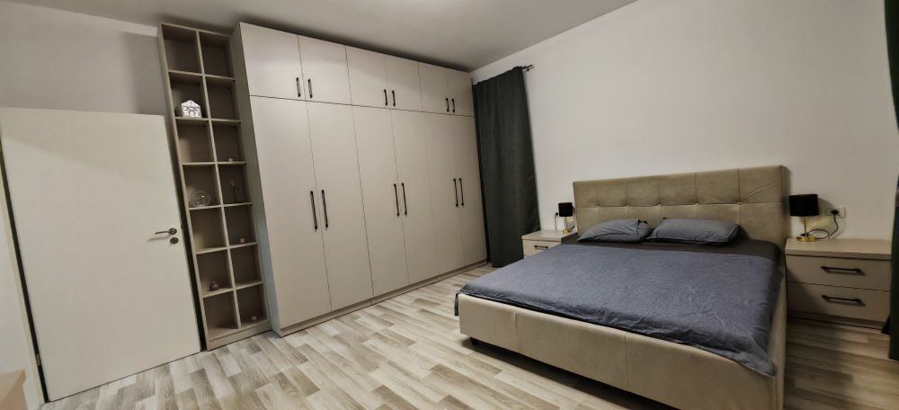 Închiriez apartament 3 camere complet mobilat și utilat
