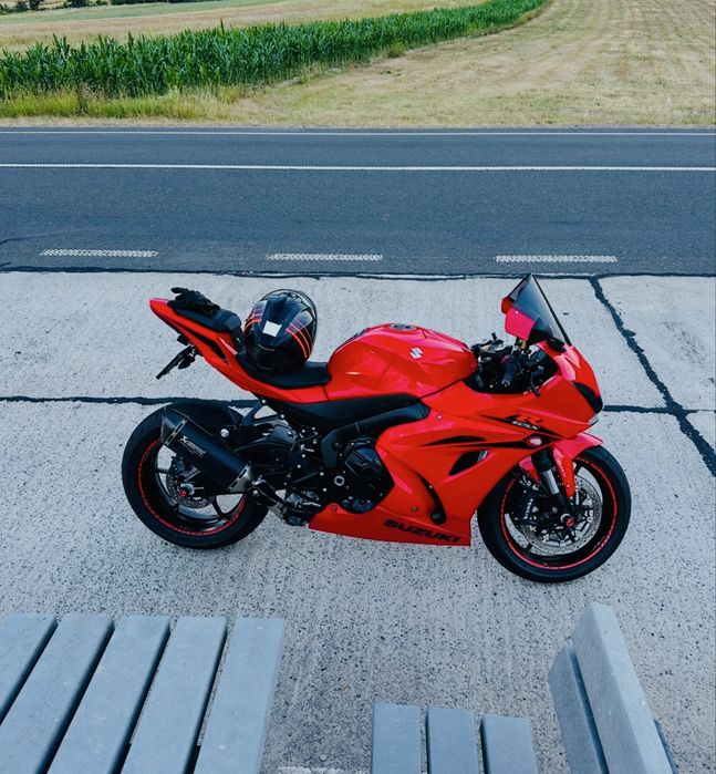 Se vinde Suzuki GSX-R 1000 , pentru pretențioși.