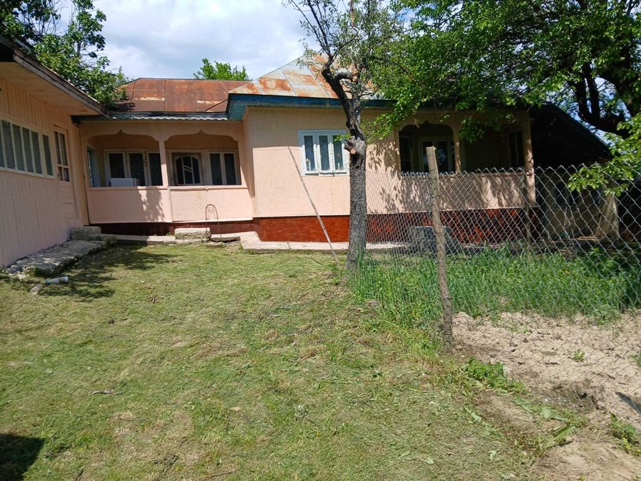 Casă bătrânească locuibilă