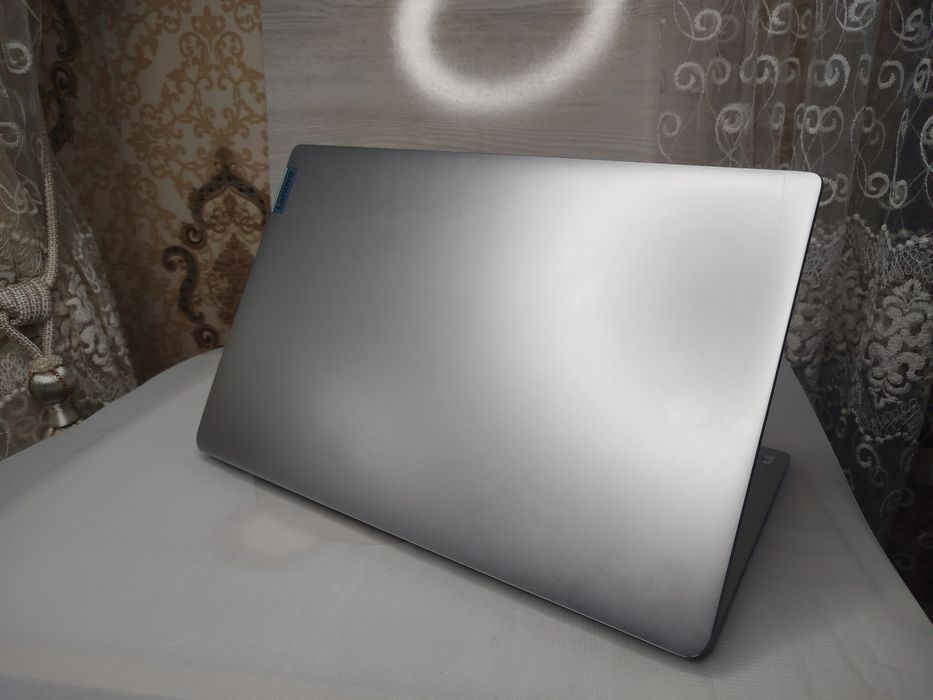 Лёгкий и мощный ноутбук Lenovo на DDR5 AMD Athlon 7120 8/256