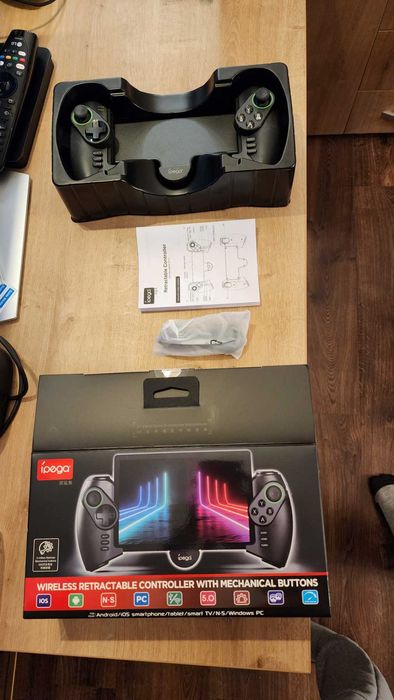 Controller telefon/ tableta IPEGA ultimul model.