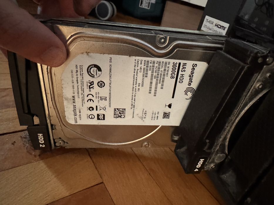 Server QNAP / NAS TS-453A inclusiv 4 hdd de 3 tb fiecare