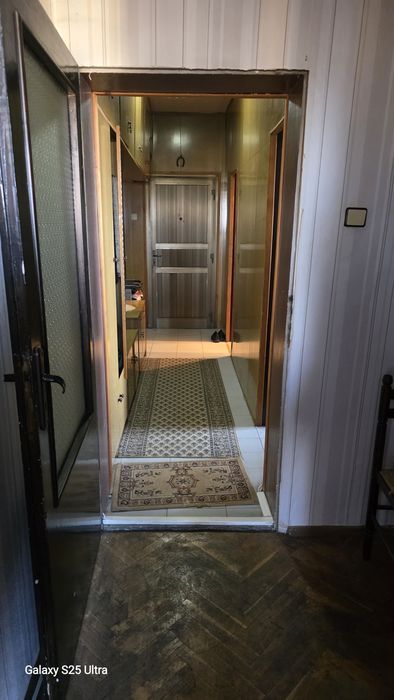 Тристаен в блок Зора