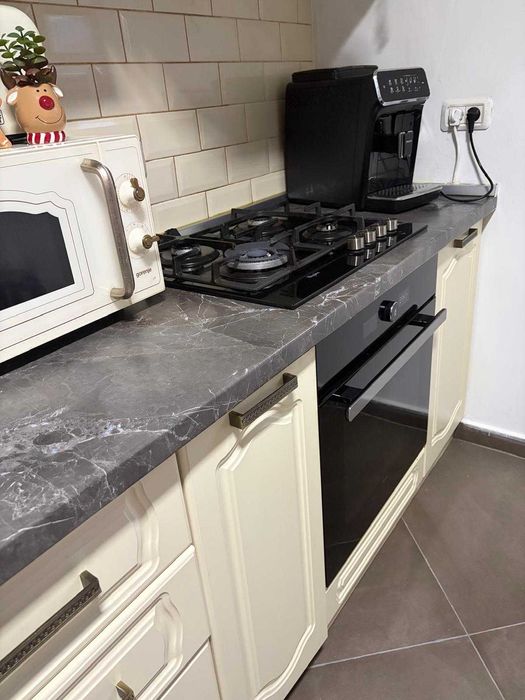 Vand mobila bucatarie,chiuveta si hota incluse in pret