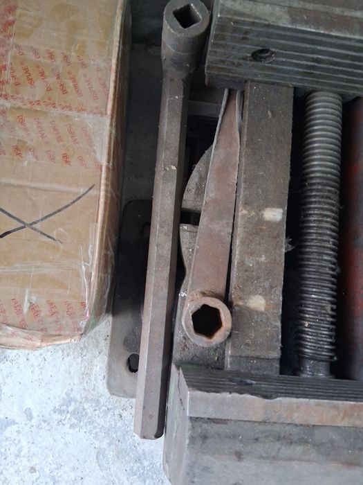 4.бр въртящи се масивни менгемета професионални тежи 60.кг