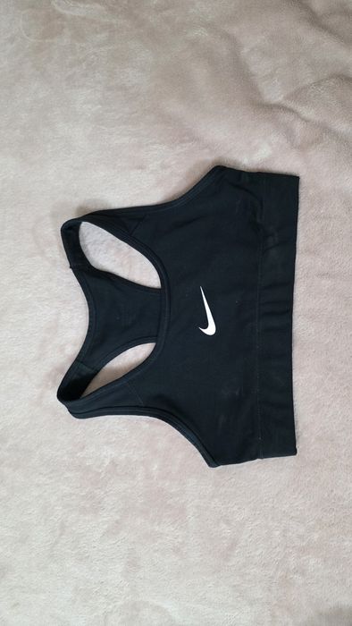 Спортни бюстиета и потници Nike