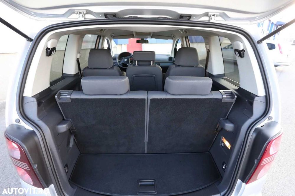 Vokswagen Touran 1.9 TDI (105 CP) - 7 locuri