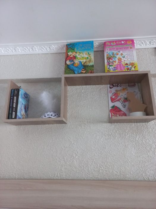 Кровать, стол, шкаф