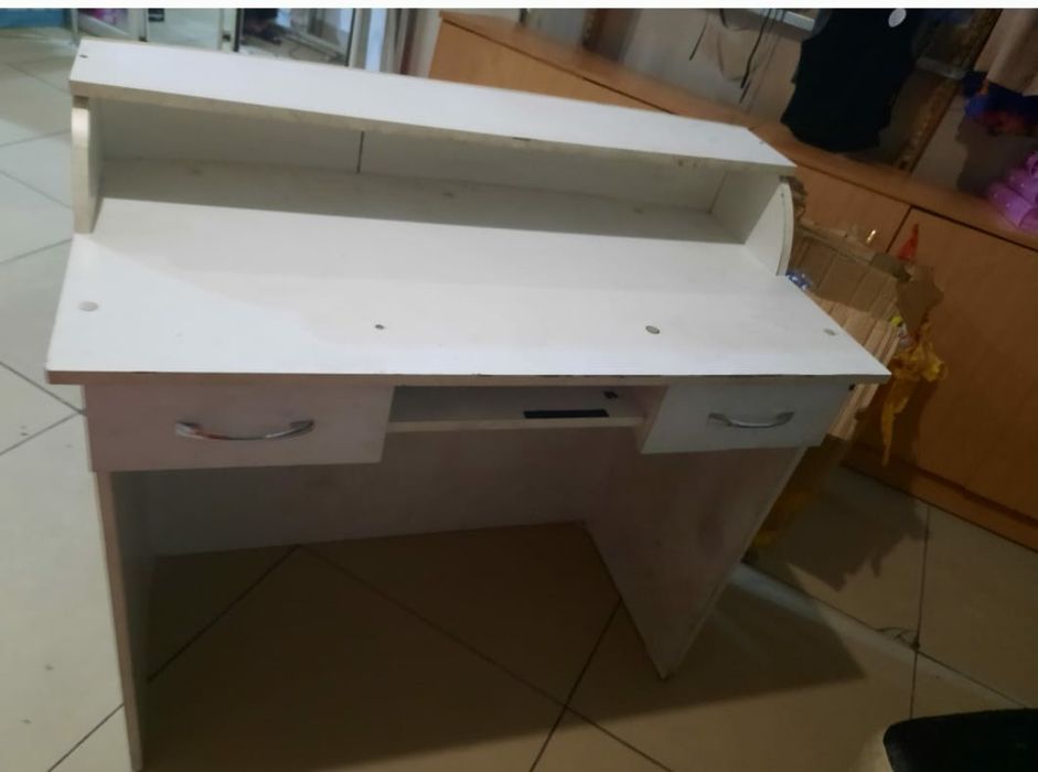 Ресепшен ,стол деревянный,  б/у