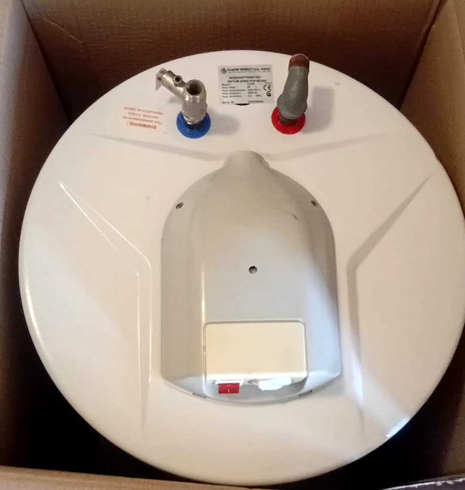 Продавам работещ бойлер "Елдом инвест" 80 литра. Добро състояние.