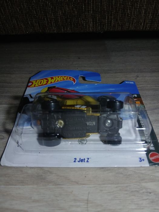 HotWheels машика 2 jet z