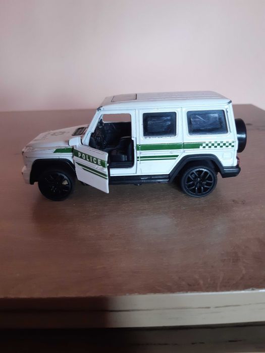 Количка Мерцедес G-класа, Джип полиция колекционерска мащаб 1:42