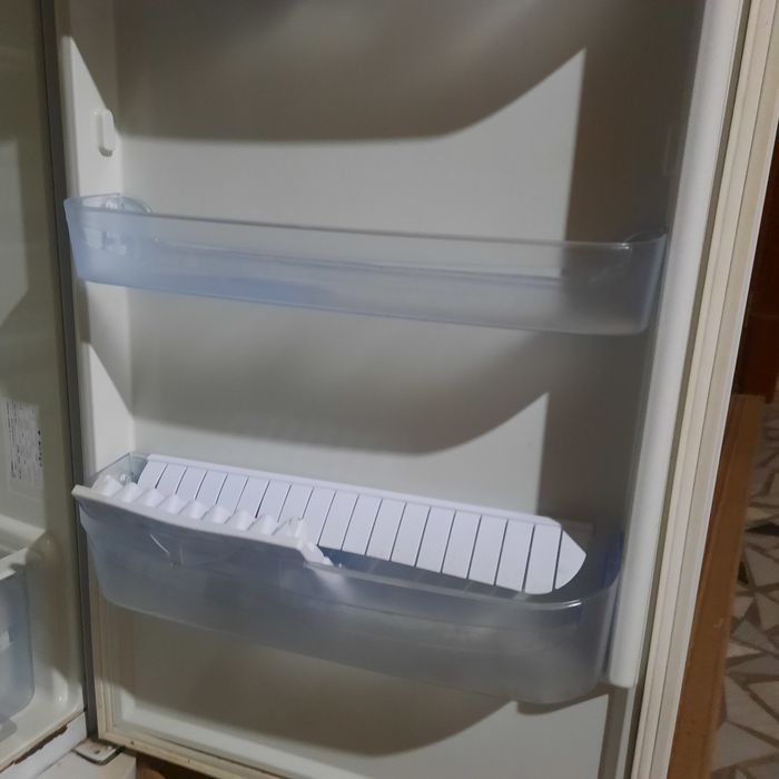 Холодилник indesit