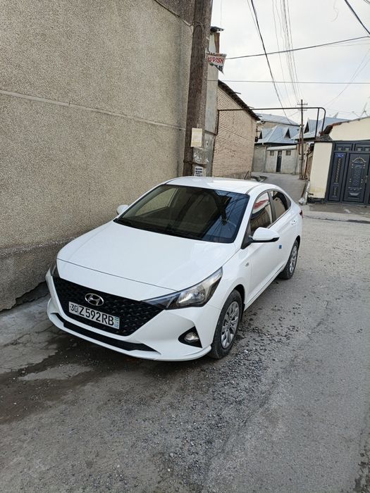 Продаю машину хундай аксент машина 2020 год пробег 59000 км как новая