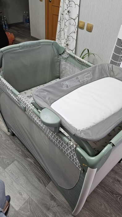 Кровать манеж joie