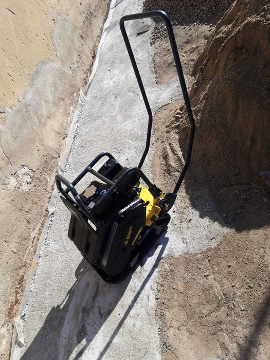 Placa compactoare de 80 kg si Mai compactor