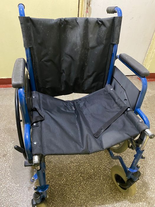 Carucior cu rotile pliabil – stare bună, funcțional 100%