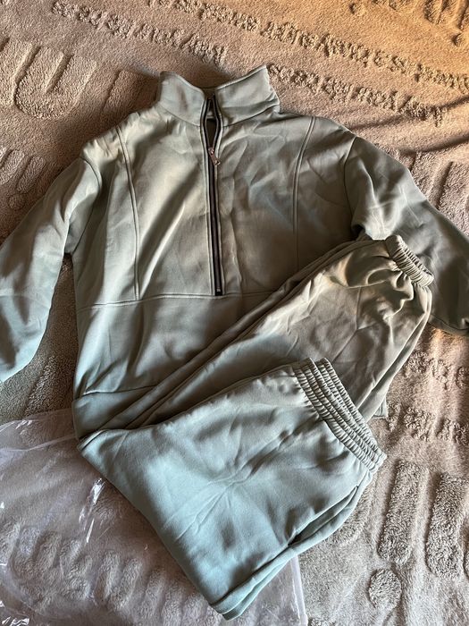 Костюм +футболка в подарок