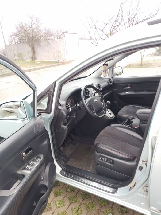 Vând kia carens 2008