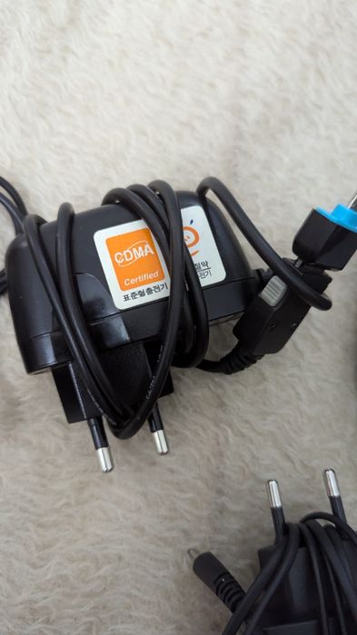 Продам несколько зарядок для мобильных телефонов