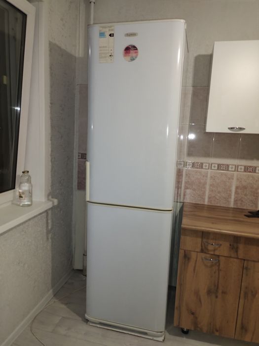 Продам рабочий холодильник